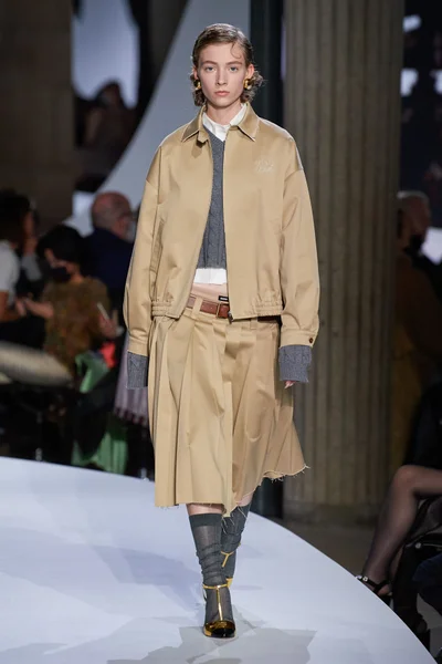 Look 4
